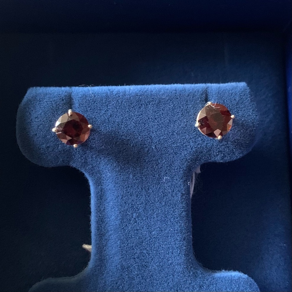 14kt gold (yellow) - 2.40ctw red zircon - stud earrings